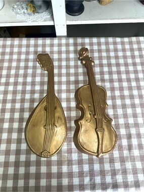 Vintage Royal metal fiddle mandolin wall decor